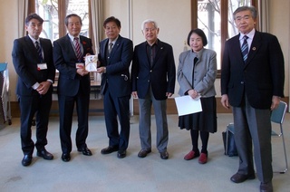 40周年事業;社協へ目録贈呈2021.2.19.jpg